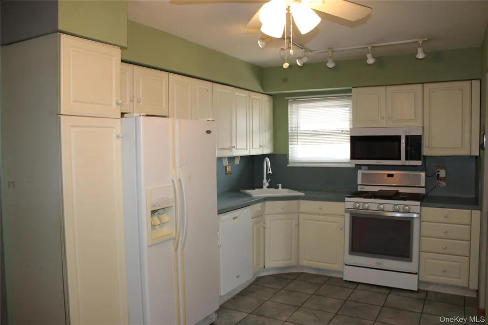 92 Lombardy Drive Shirley, NY 11967