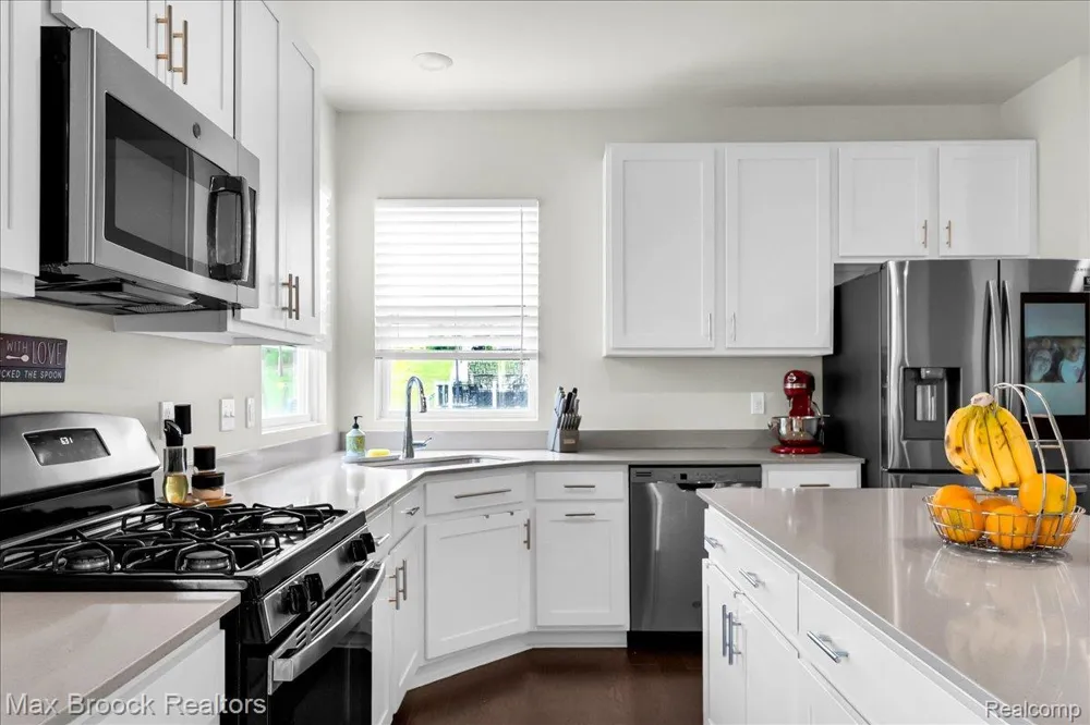 8401 Sharon Drive White Lake Charter Township, MI 48386