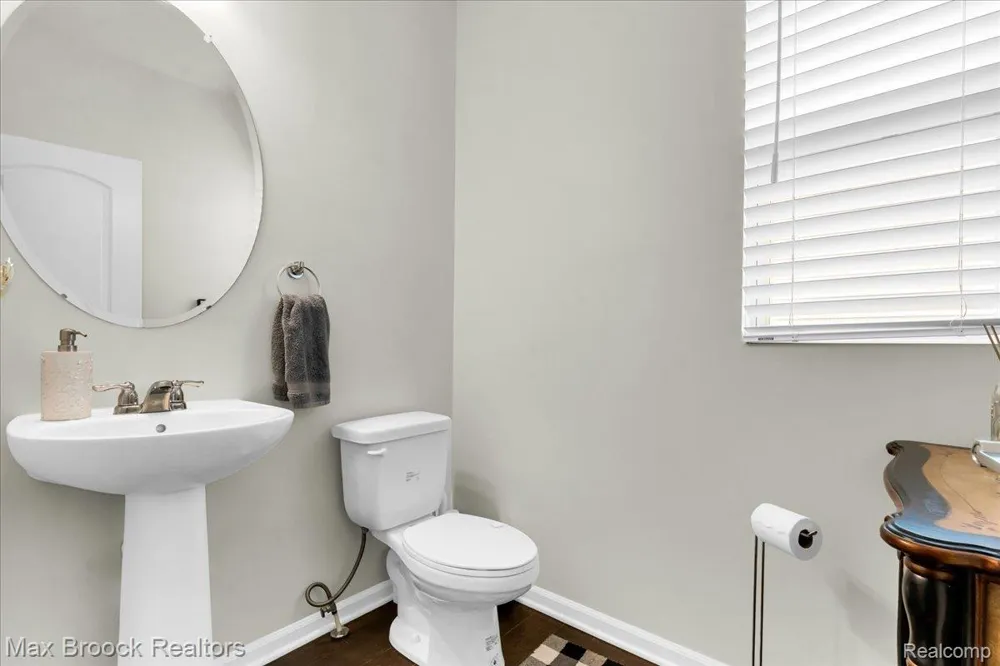 8401 Sharon Drive White Lake Charter Township, MI 48386