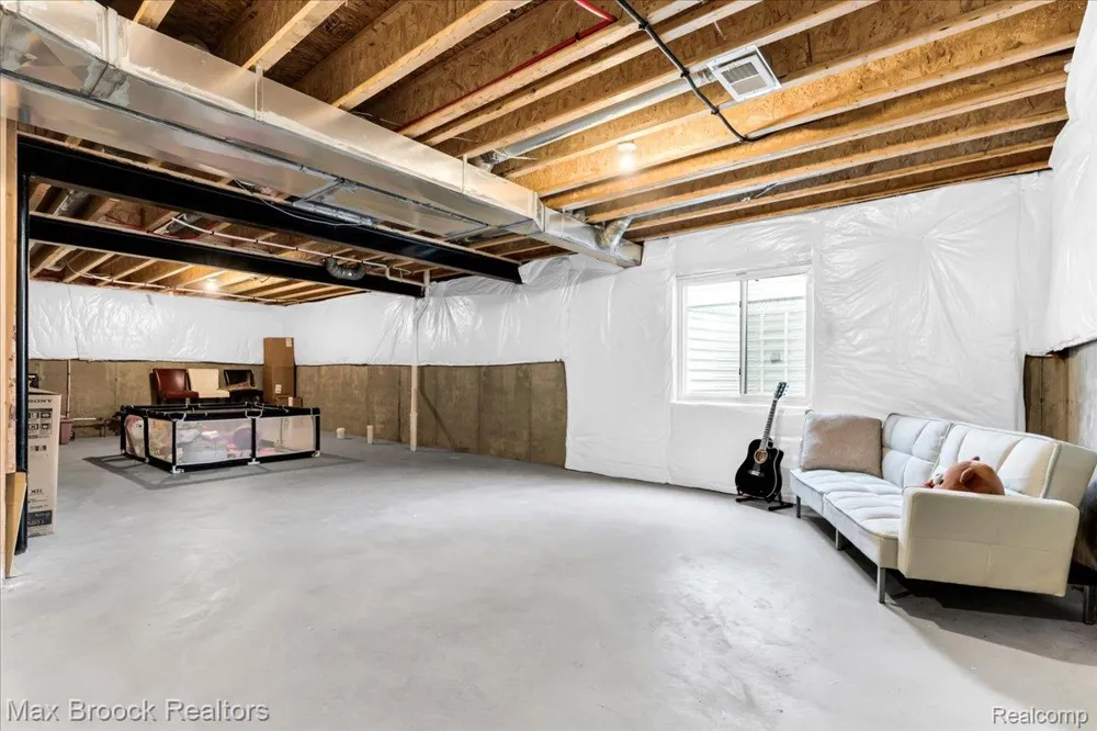 8401 Sharon Drive White Lake Charter Township, MI 48386