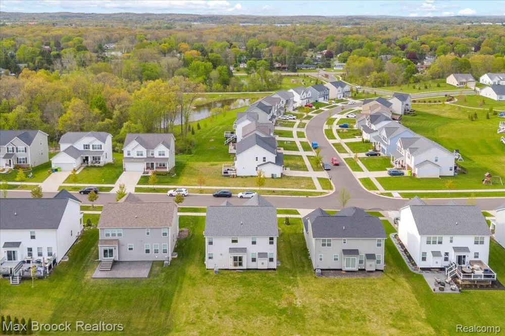 8401 Sharon Drive White Lake Charter Township, MI 48386