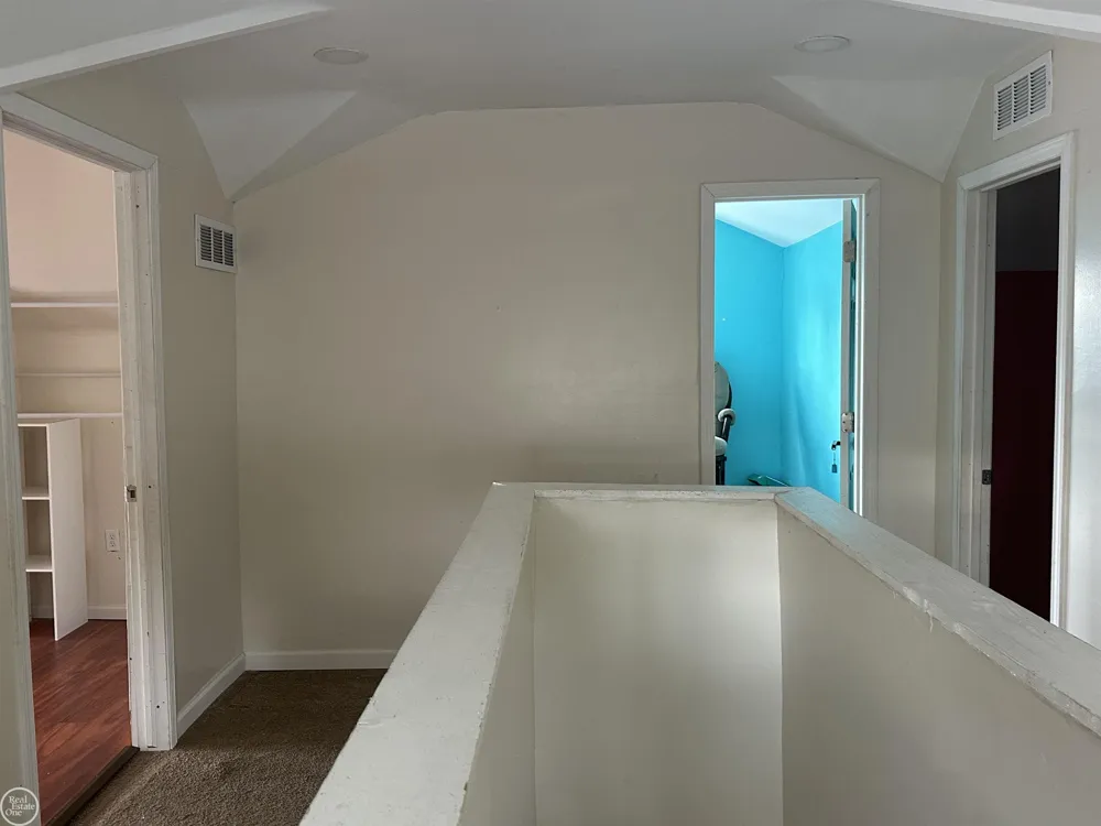 25143 Lawn Street Roseville City, MI 48066