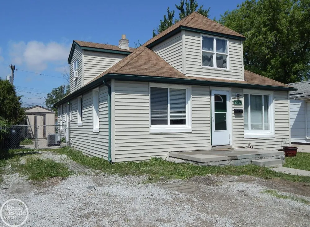 25143 Lawn Street Roseville City, MI 48066