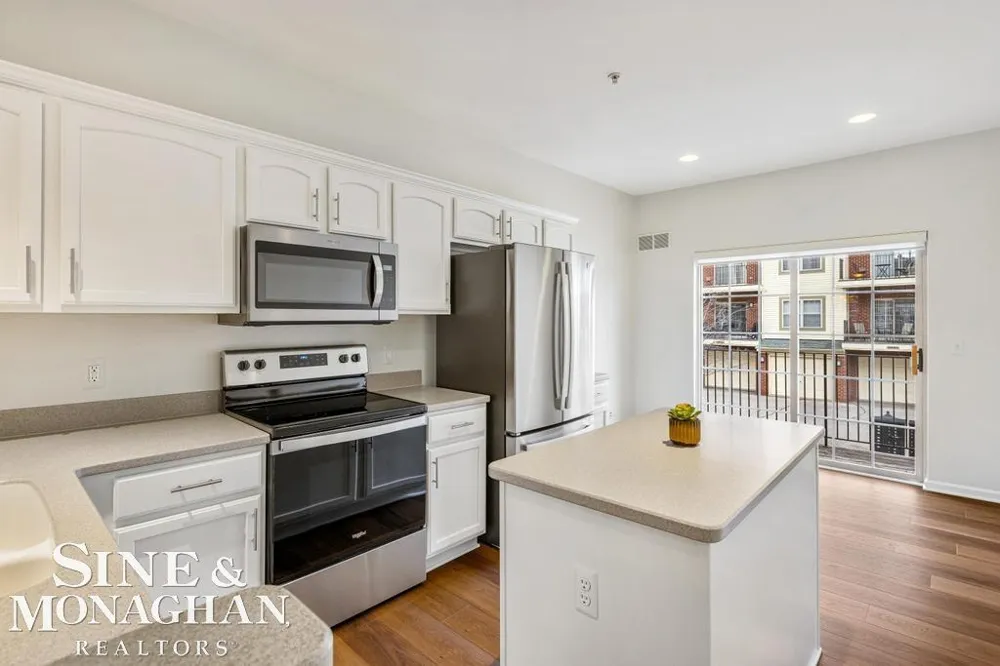 3251 Camden Drive Troy City, MI 48084