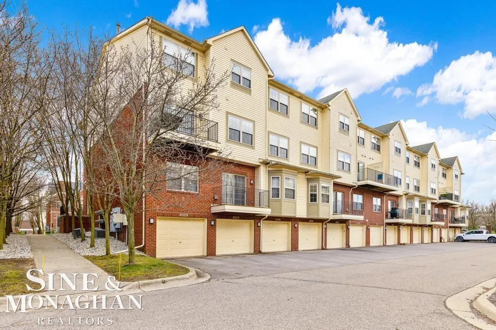 3251 Camden Drive Troy City, MI 48084