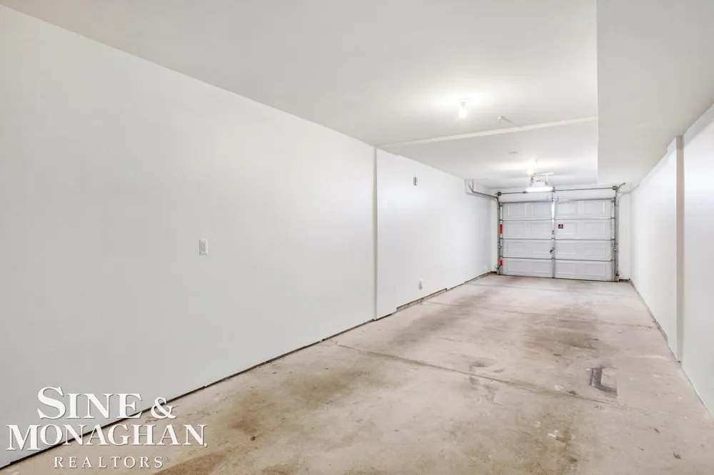 3251 Camden Drive Troy City, MI 48084