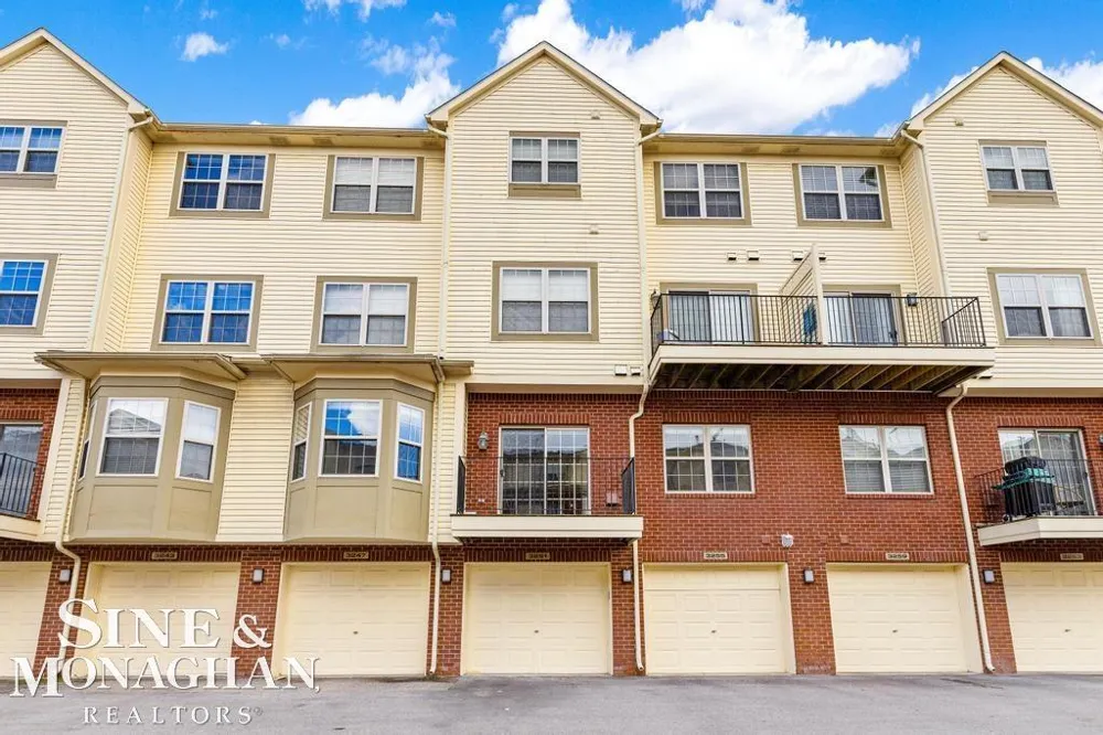 3251 Camden Drive Troy City, MI 48084