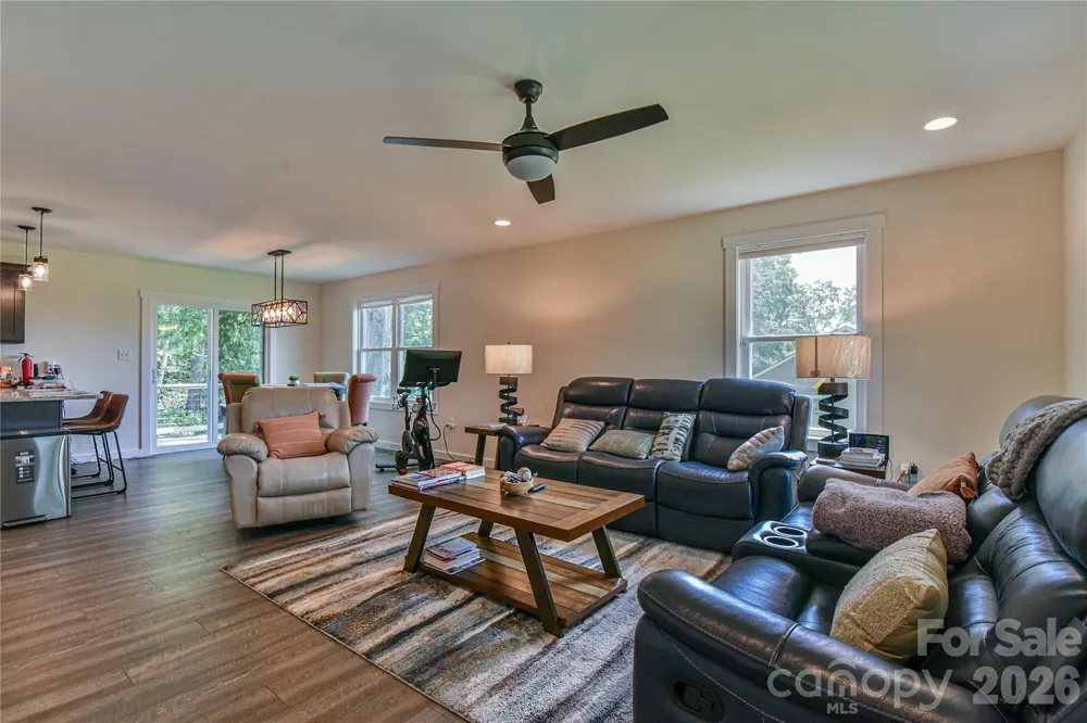 33 Ben Lippen Road Asheville, NC 28806
