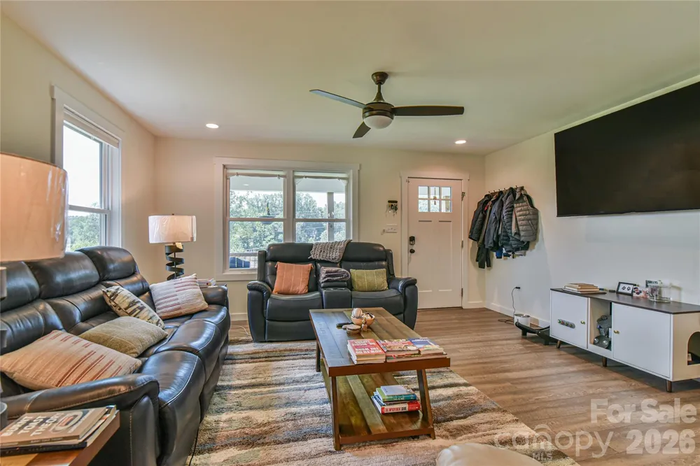 33 Ben Lippen Road Asheville, NC 28806