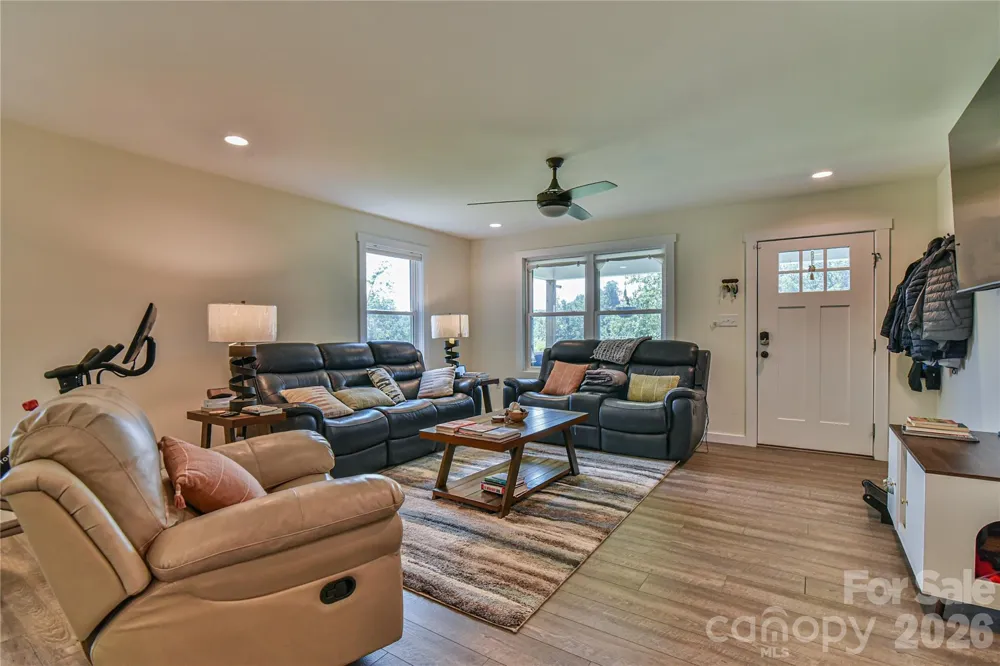 33 Ben Lippen Road Asheville, NC 28806