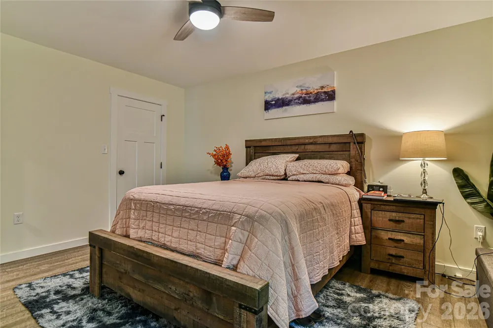 33 Ben Lippen Road Asheville, NC 28806