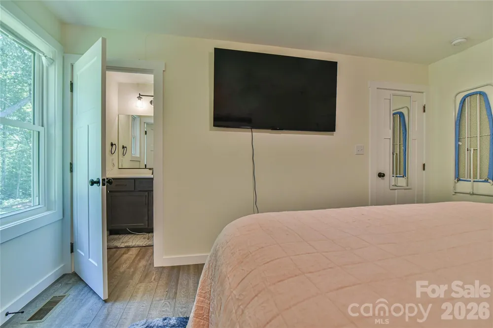 33 Ben Lippen Road Asheville, NC 28806