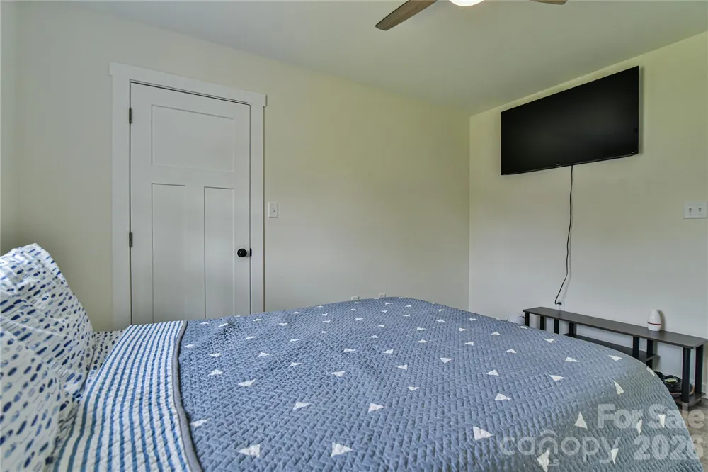 33 Ben Lippen Road Asheville, NC 28806