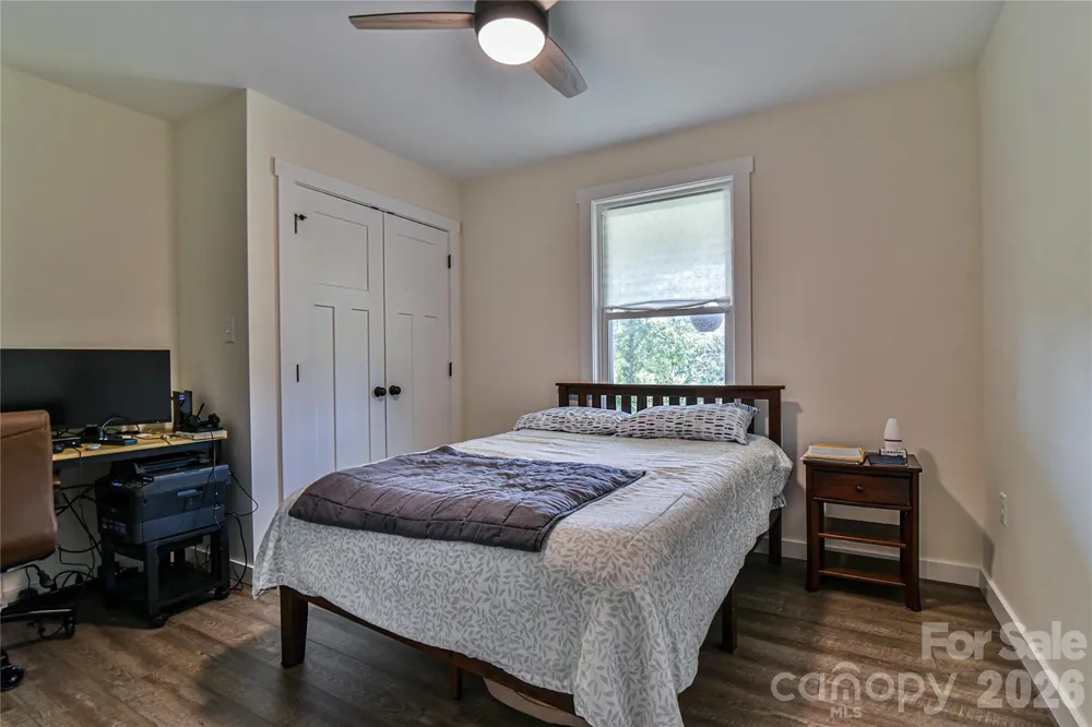 33 Ben Lippen Road Asheville, NC 28806