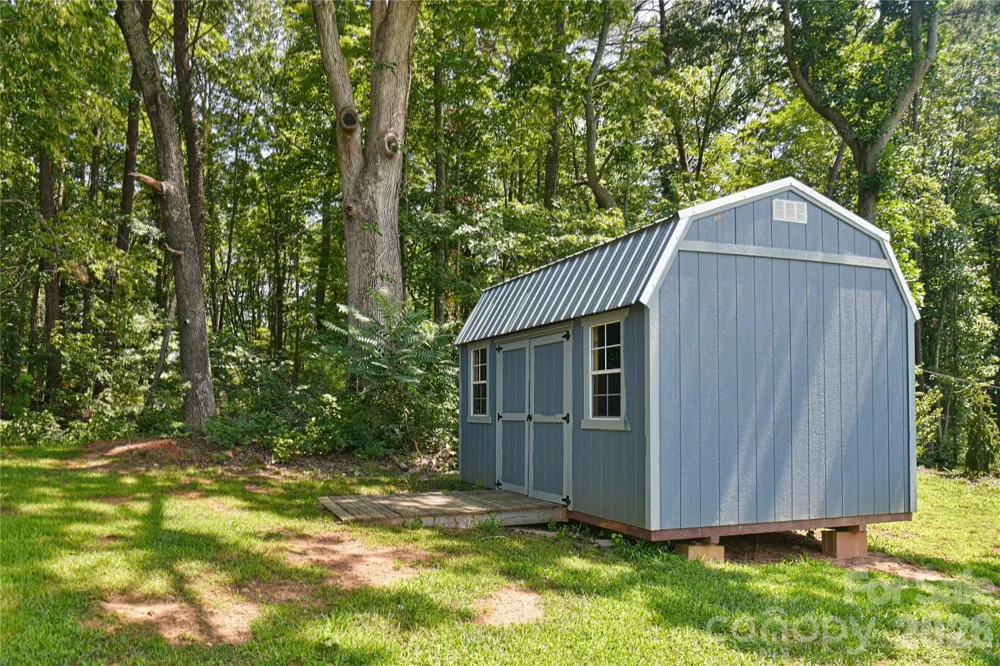 33 Ben Lippen Road Asheville, NC 28806