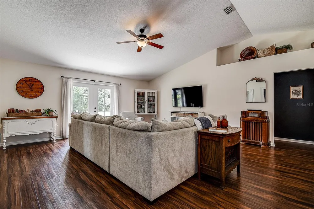 11472 PINE WARBLER AVENUE Brooksville, FL 34614
