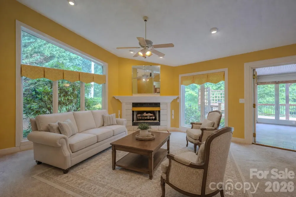 5 Kari Circle Candler, NC 28715