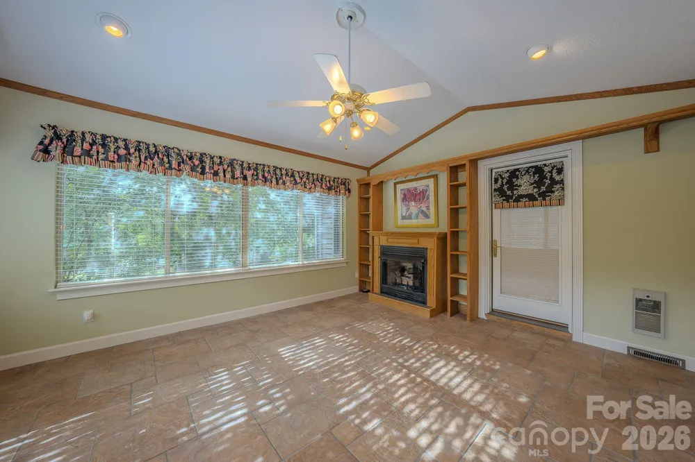 5 Kari Circle Candler, NC 28715