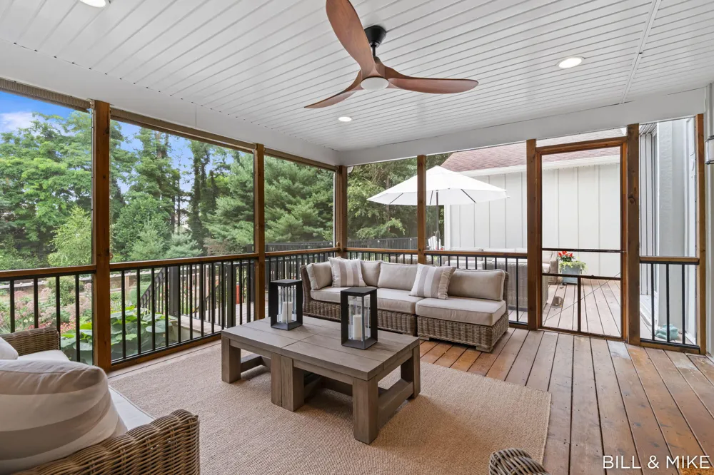 2840 Lake Breeze Drive Fennville, MI 49408