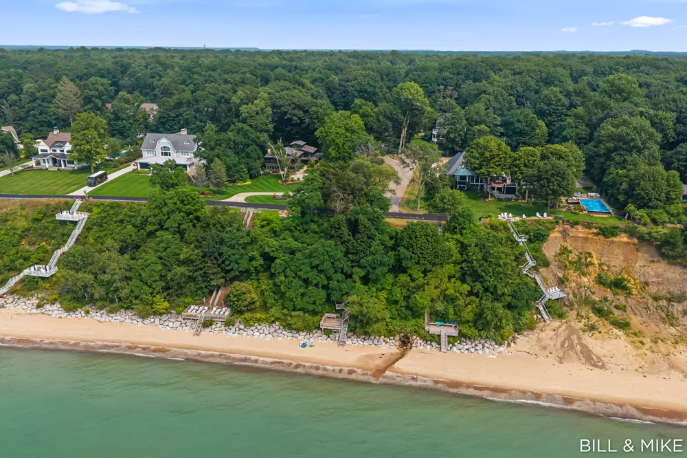 2840 Lake Breeze Drive Fennville, MI 49408