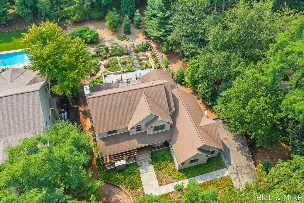 2840 Lake Breeze Drive Fennville, MI 49408