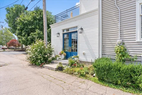215 W Williams Street
