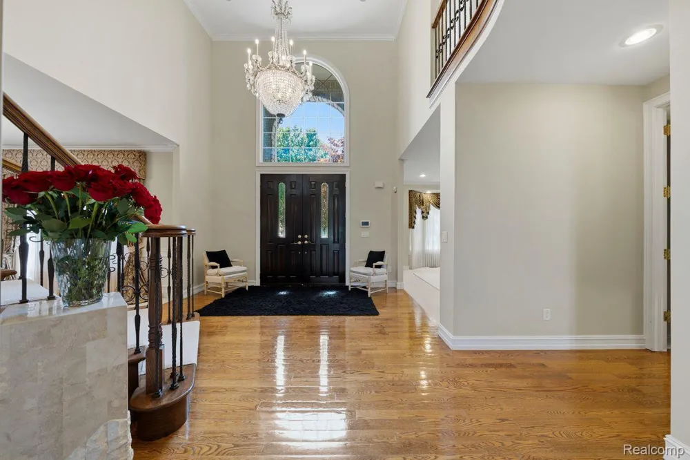 187 Greenan Lane Lake Orion Village, MI 48362