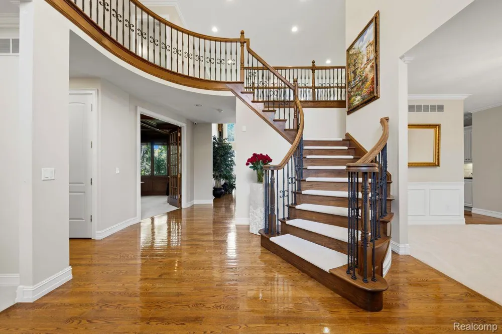 187 Greenan Lane Lake Orion Village, MI 48362