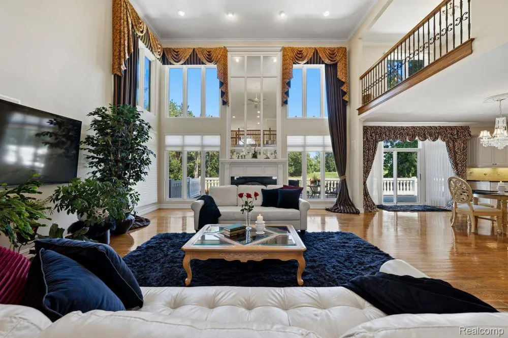 187 Greenan Lane Lake Orion Village, MI 48362