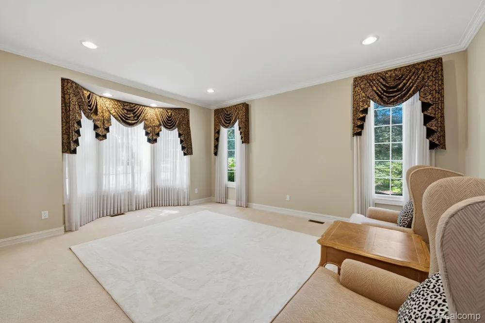 187 Greenan Lane Lake Orion Village, MI 48362