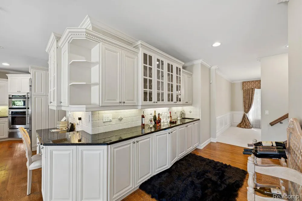 187 Greenan Lane Lake Orion Village, MI 48362