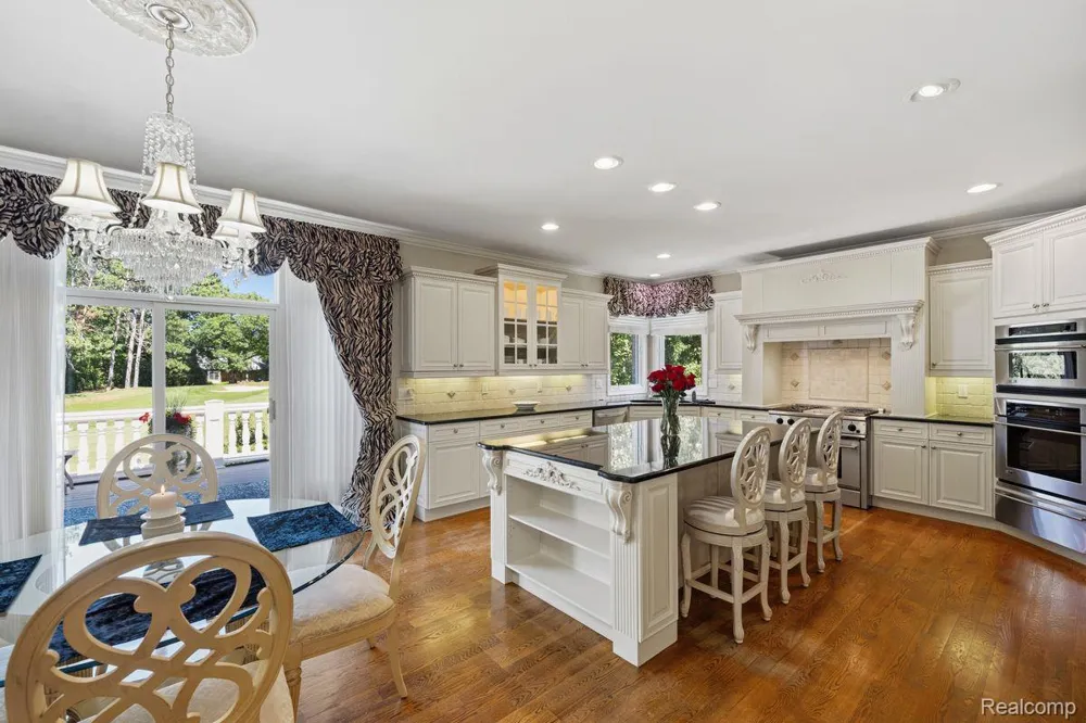 187 Greenan Lane Lake Orion Village, MI 48362