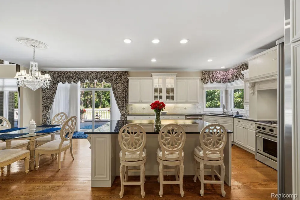 187 Greenan Lane Lake Orion Village, MI 48362