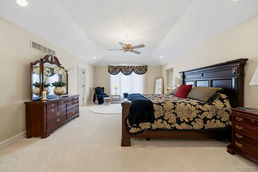 187 Greenan Lane Lake Orion Village, MI 48362