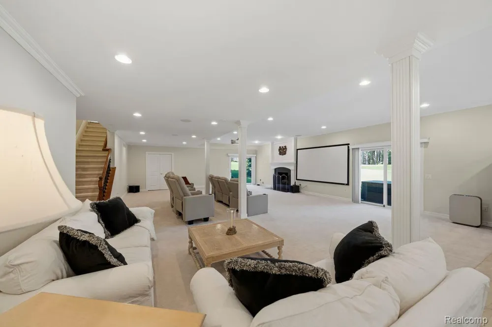 187 Greenan Lane Lake Orion Village, MI 48362