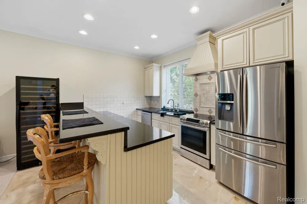187 Greenan Lane Lake Orion Village, MI 48362