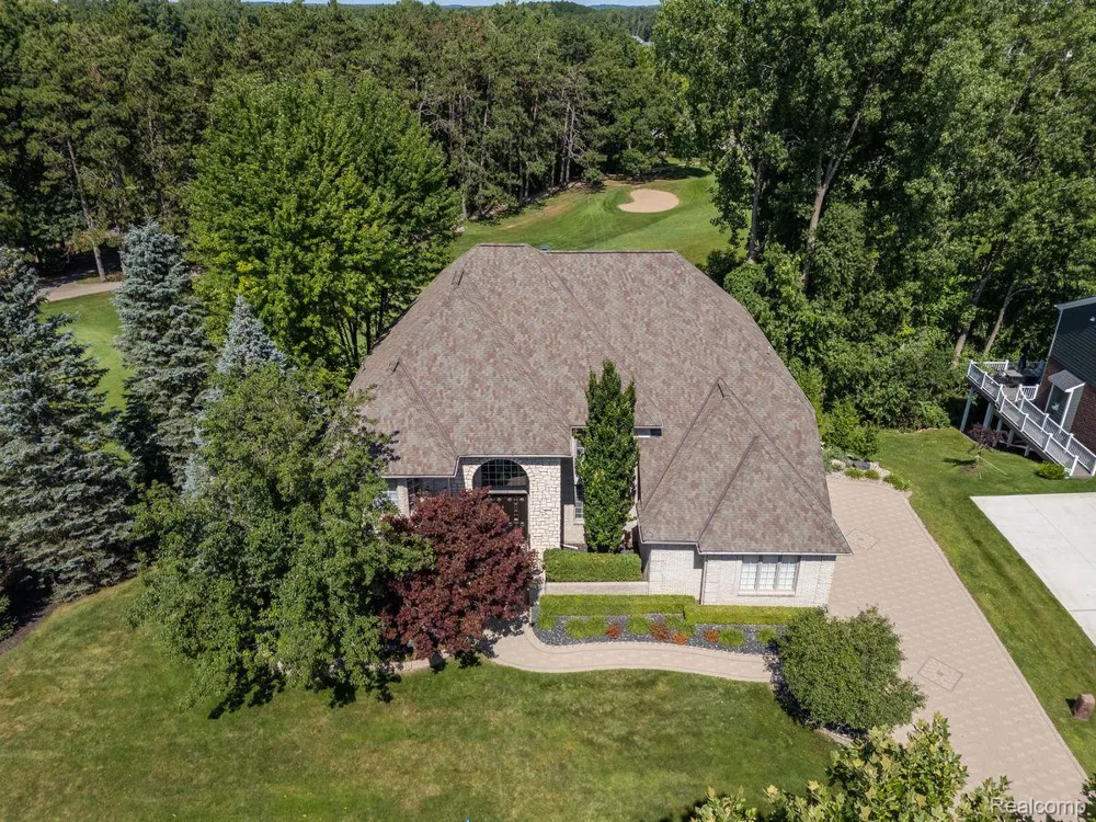 187 Greenan Lane Lake Orion Village, MI 48362