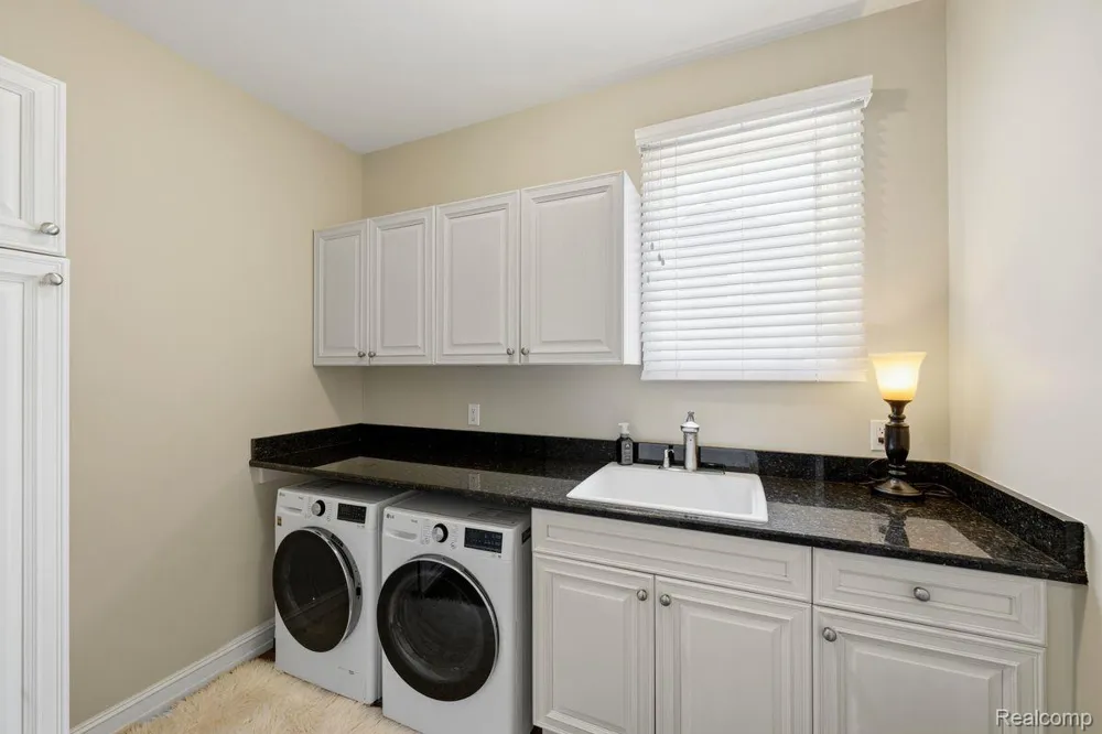 187 Greenan Lane Lake Orion Village, MI 48362