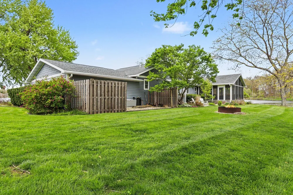 12417 Sunset Dr. Three Rivers, MI 49093