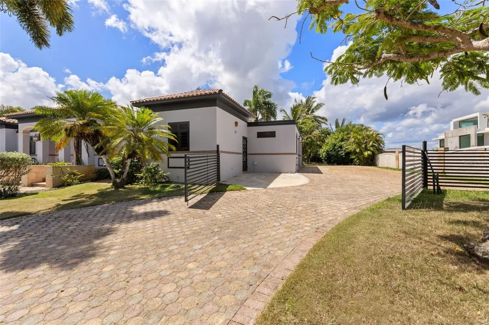 ZARAGOZA  ST. HACIENDA EL MOLINO #C-12 Vega Alta, PR 00692