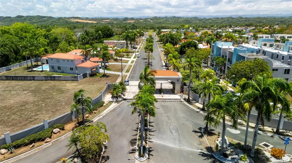ZARAGOZA  ST. HACIENDA EL MOLINO #C-12 Vega Alta, PR 00692