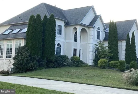 4 CARRIAGE HOUSE COURT