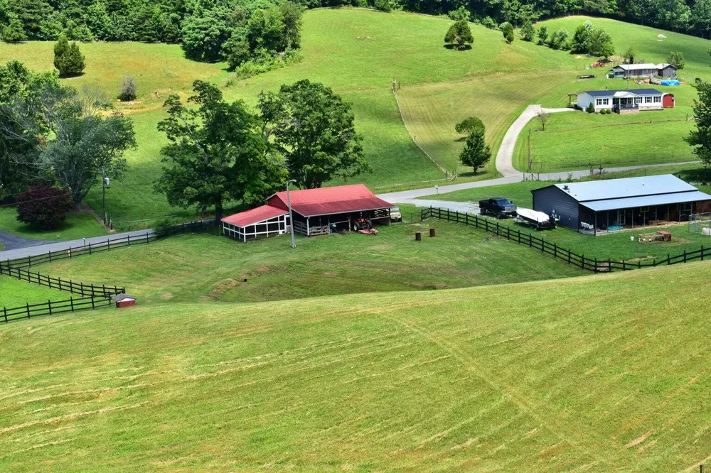 1319 Ideal Valley Road Spring City, TN 37381