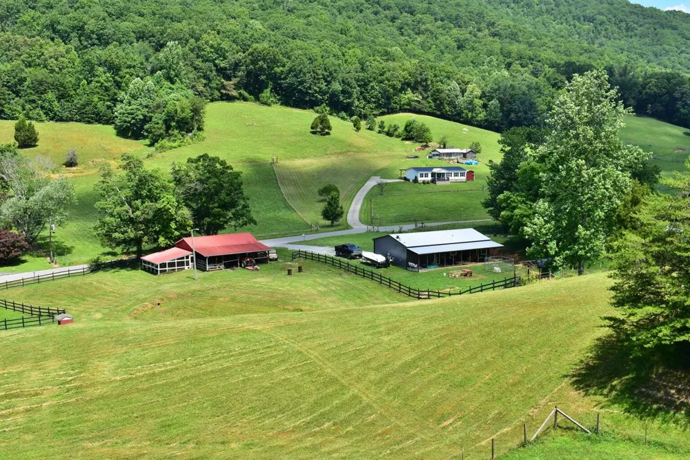 1319 Ideal Valley Road Spring City, TN 37381
