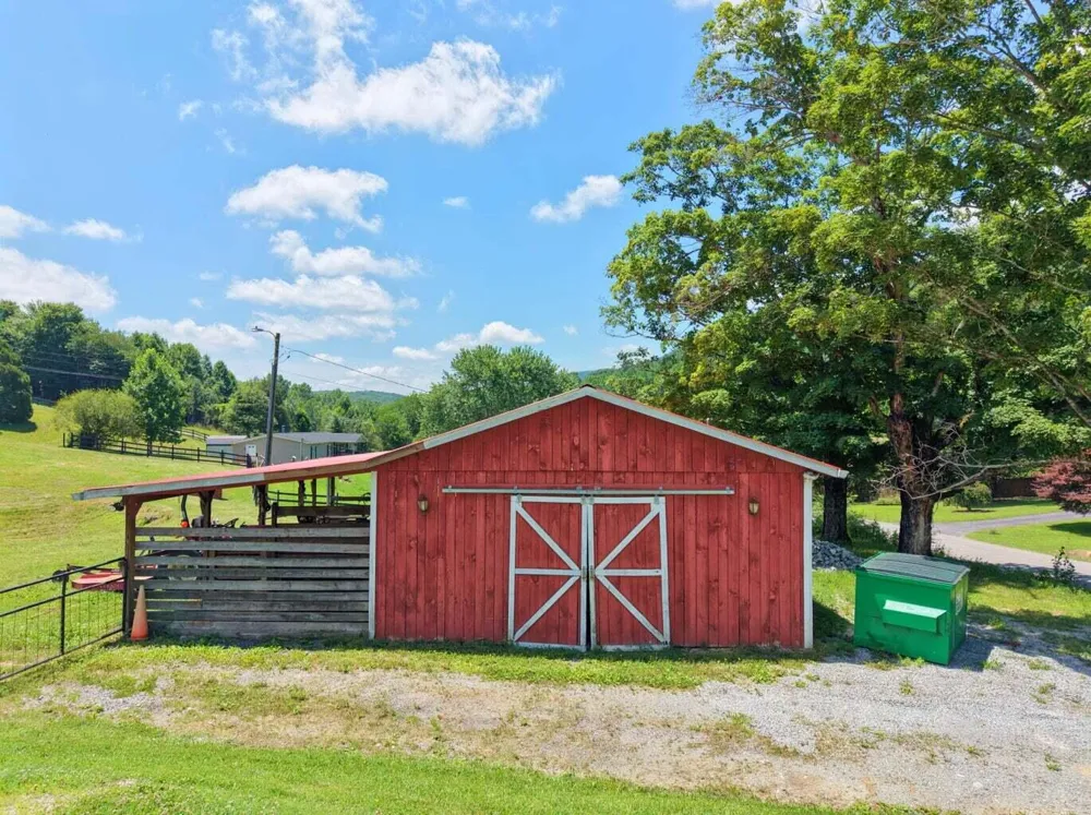 1319 Ideal Valley Road Spring City, TN 37381