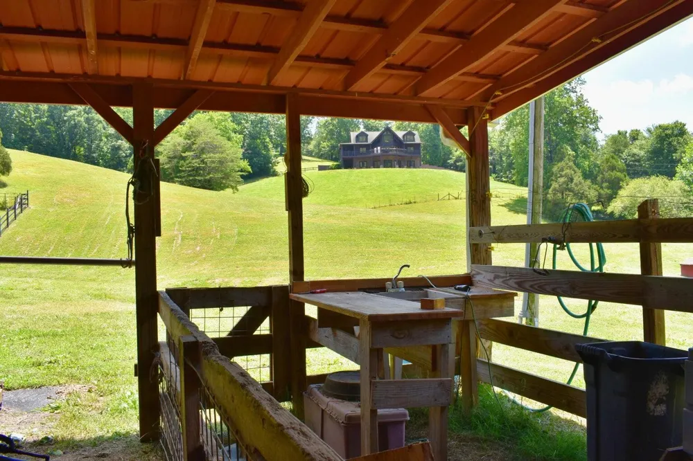 1319 Ideal Valley Road Spring City, TN 37381