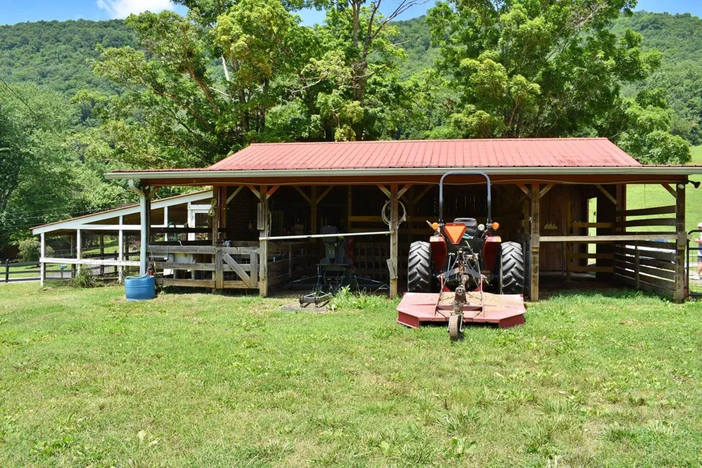 1319 Ideal Valley Road Spring City, TN 37381