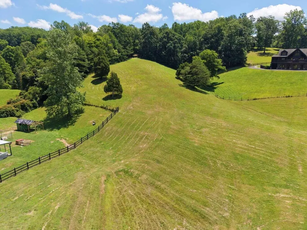 1319 Ideal Valley Road Spring City, TN 37381
