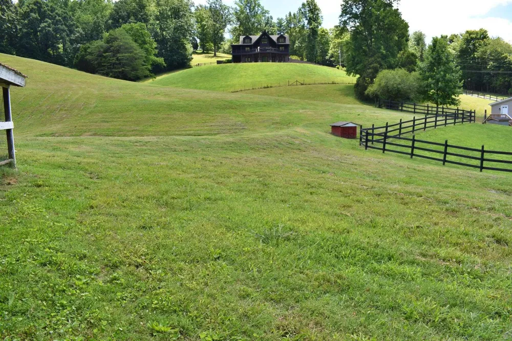1319 Ideal Valley Road Spring City, TN 37381