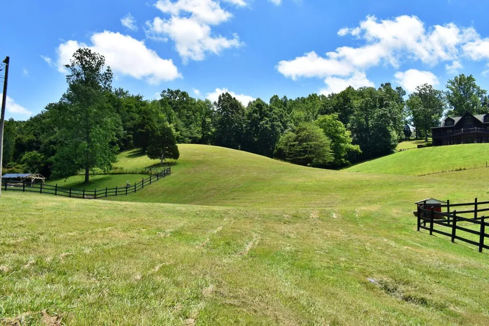 1319 Ideal Valley Road Spring City, TN 37381